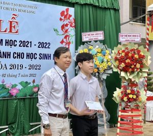 Nam sinh Bình Phước rinh giải thưởng quốc tế về Tin học