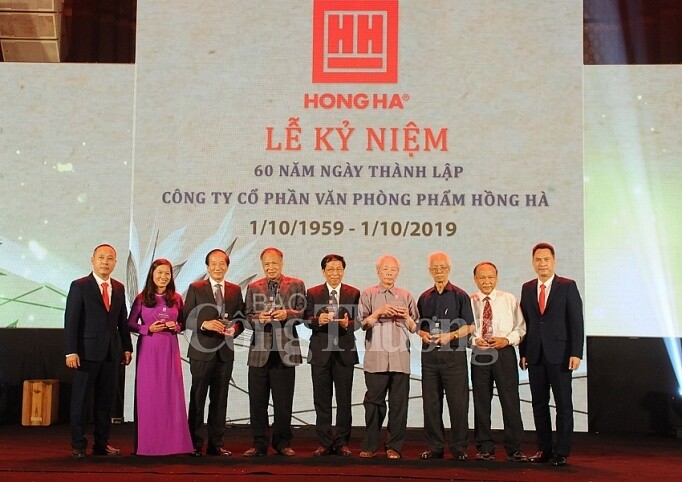 60 năm Văn phòng phẩm Hồng Hà: Thương hiệu quốc gia hướng tới thị trường quốc tế 60 năm Văn phòng phẩm Hồng Hà: Thương hiệu quốc gia hướng tới thị trường quốc tế