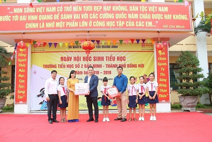 Công ty CP Văn phòng phẩm Hồng Hà đồng hành cùng Ngày hội học sinh tiểu học Quảng Bình