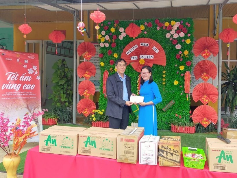 Mang 'Xuân ấm áp' đến với giáo viên và học sinh khó khăn tỉnh Tuyên Quang