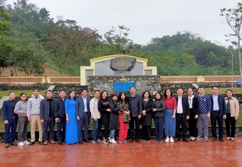 Mang 'Xuân ấm áp' đến với giáo viên và học sinh khó khăn tỉnh Tuyên Quang