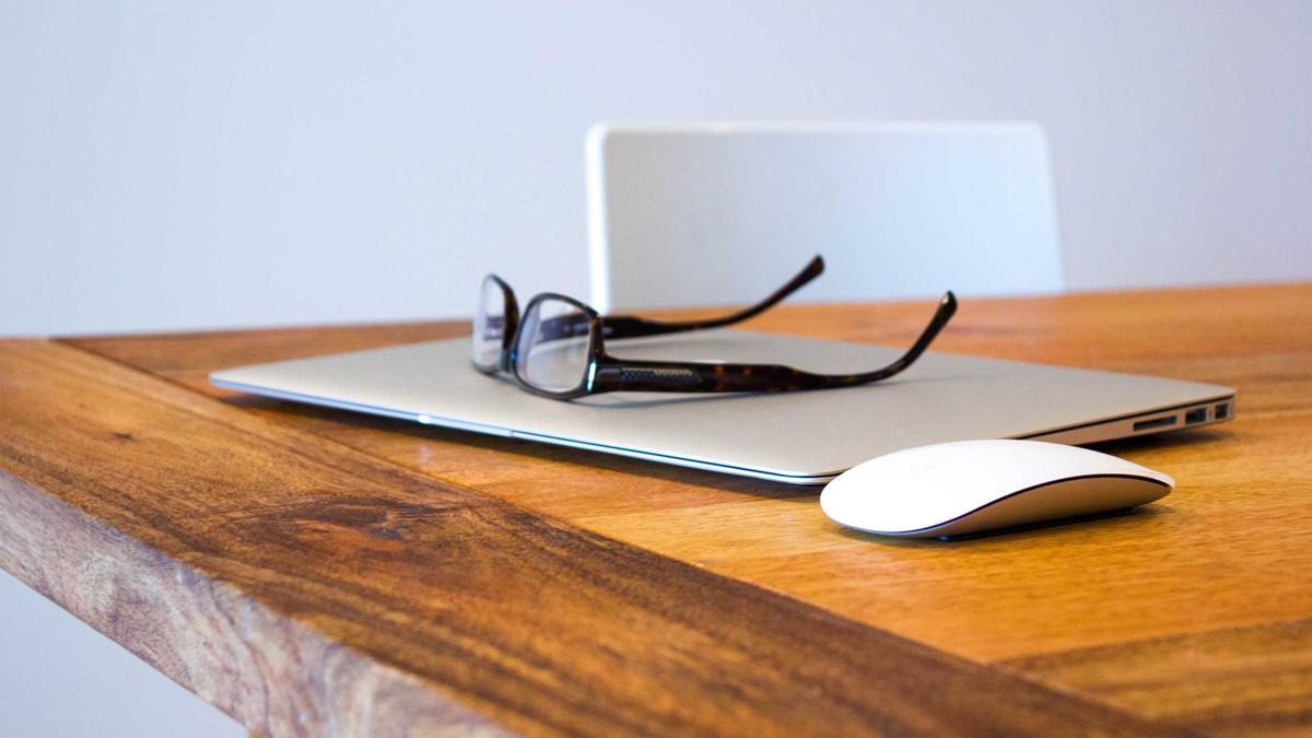 Bulk vs Just-in-Time: How Much Stationery to Stock
